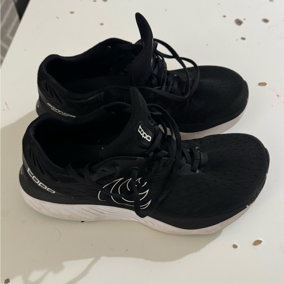 Topo Atmos Men’s 10.5 Running Shoes - Picture 2 of 7